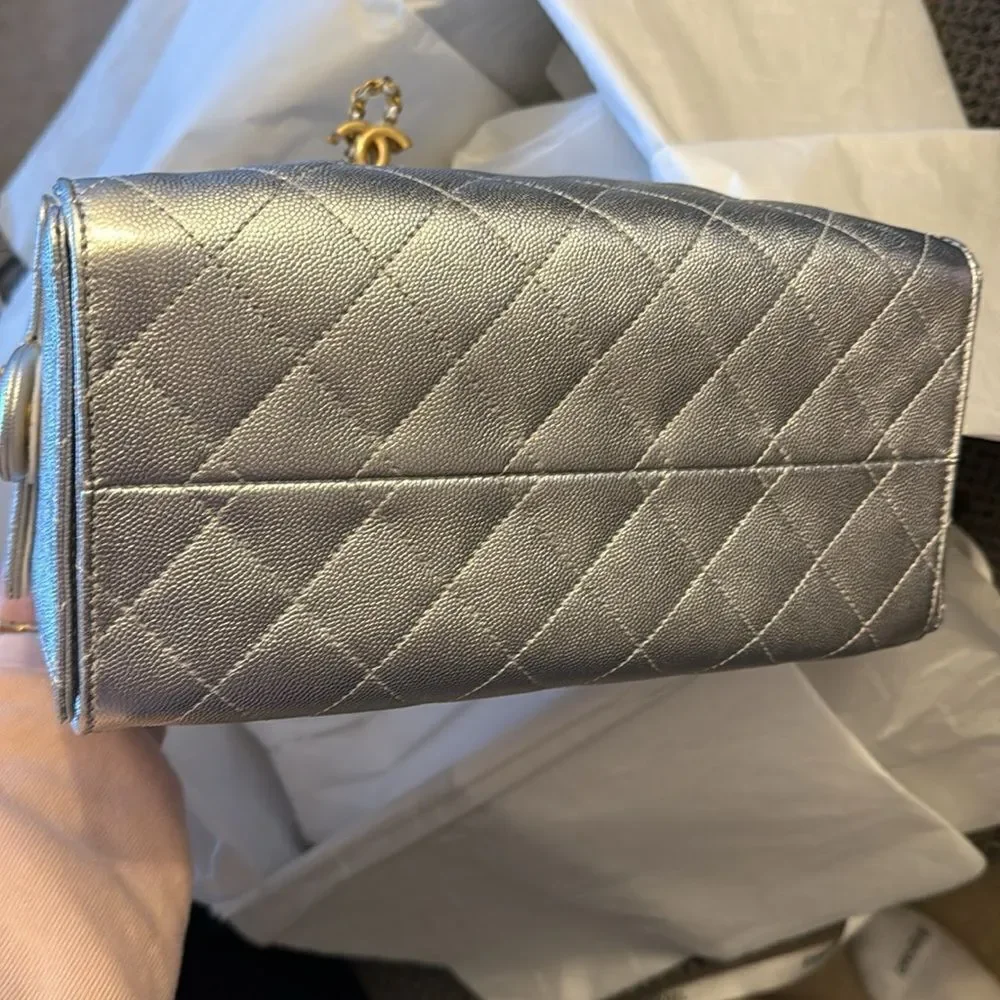 NWT CHANEL SILVER 25 Small